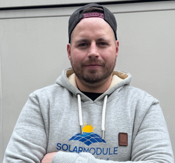 Das Team von Solarmodule Gladbeck kümmert sich um Lagerverwaltung, Auslieferung und den Kundensupport.